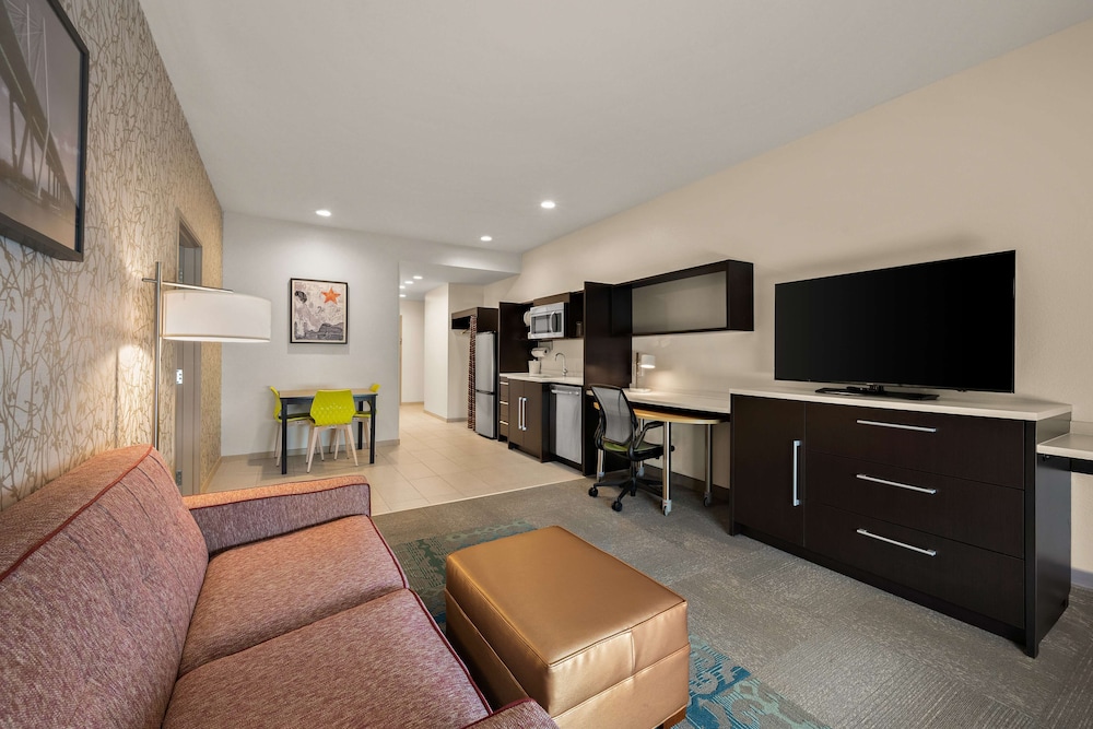 Suite, 1 King Bed, Accessible, Non Smoking (Hearing) photo 3
