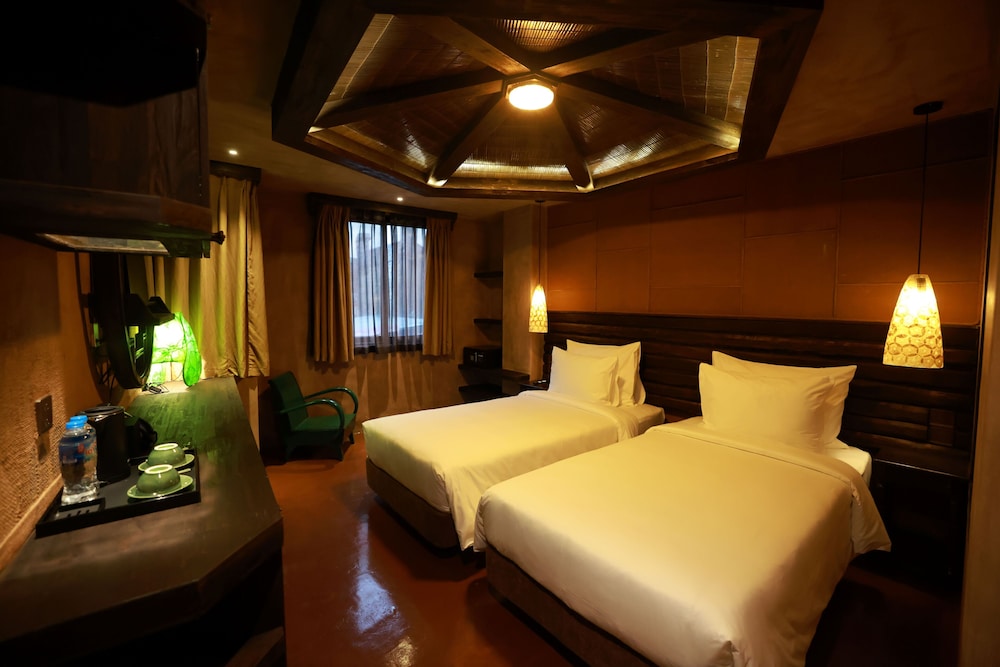Premier Twin Room, City View