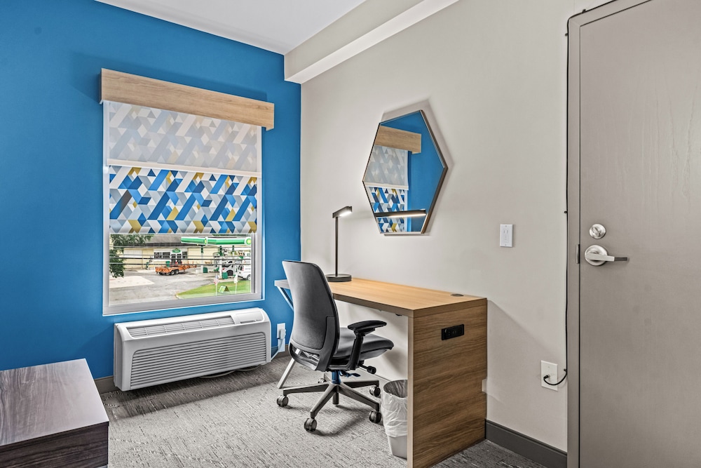 Suite, 1 King Bed (Additional Living Area) - Photo 3