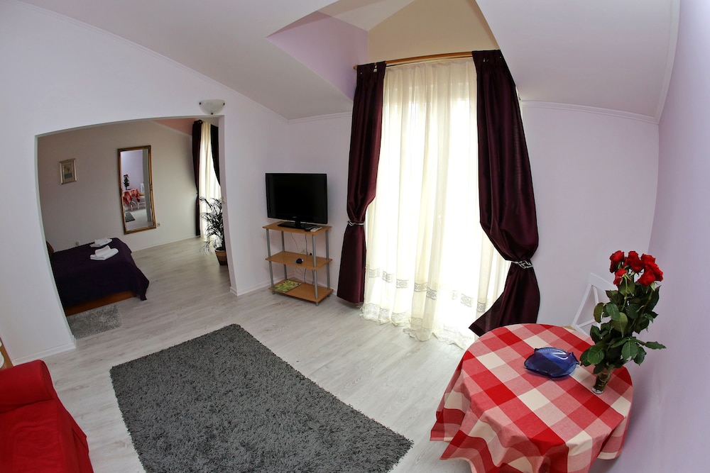 Suite, Balcony