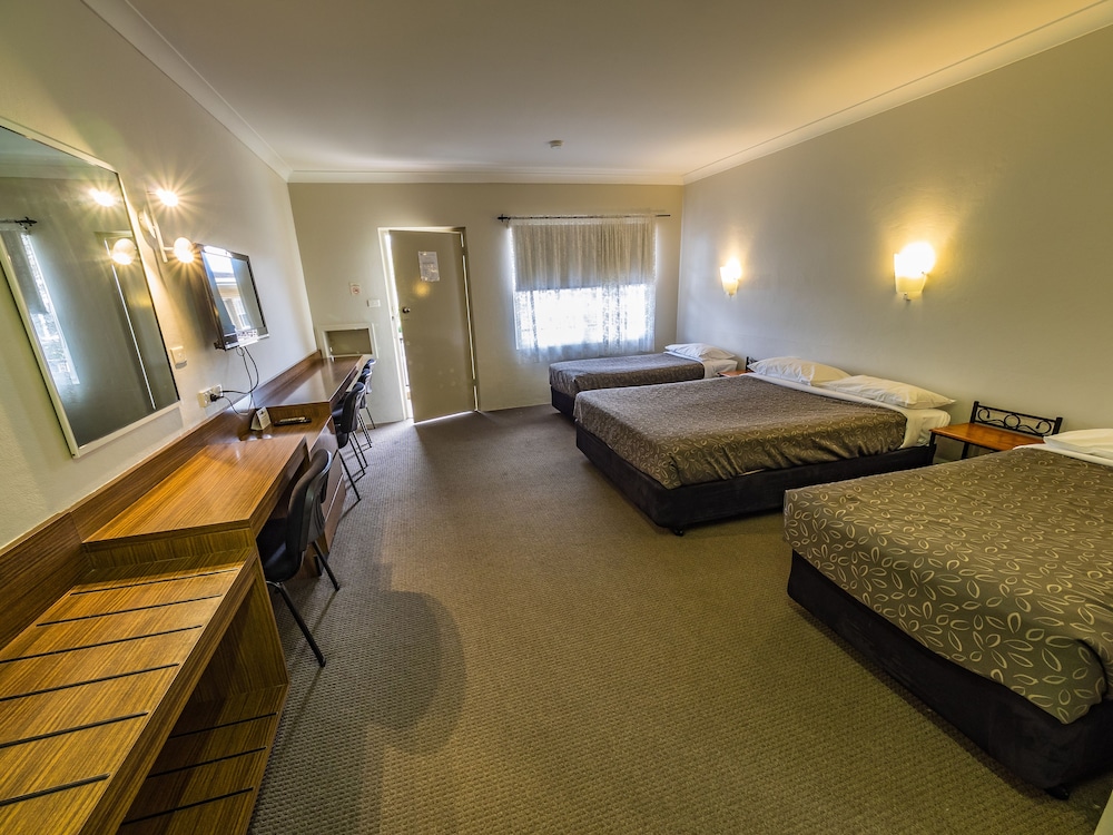 Family Room, Multiple Beds, Mezzanine photo 3