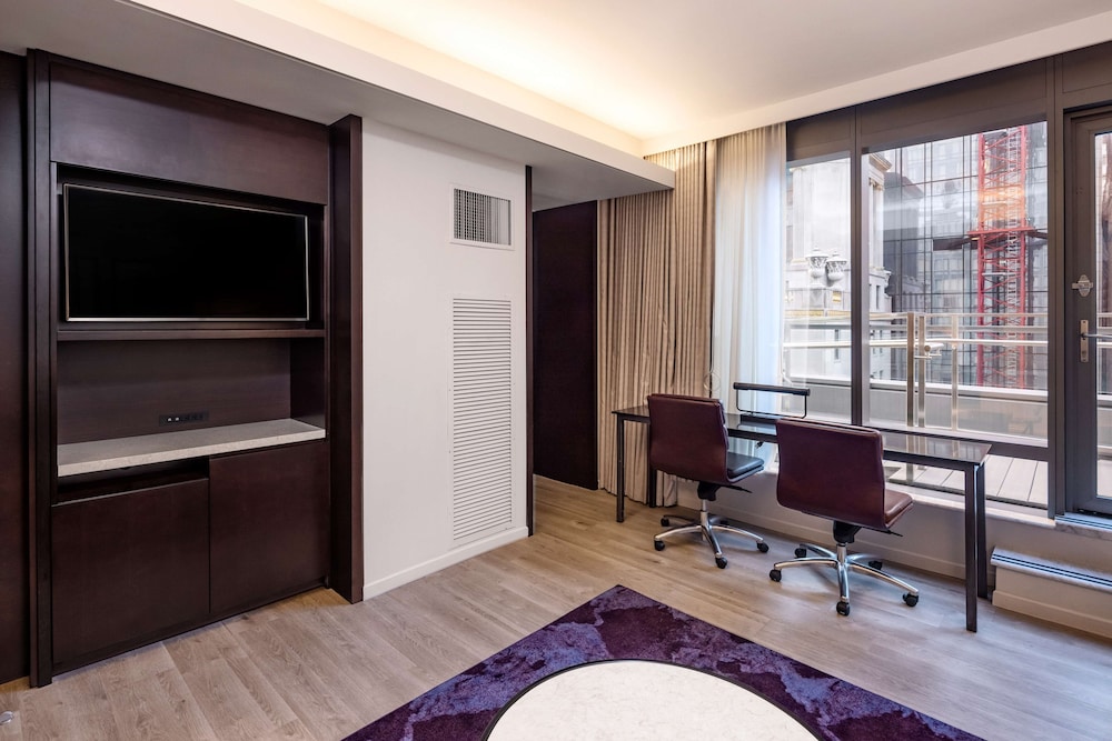 Premier Suite, 1 King Bed with Sofa bed (1 Bedroom, Floors 21-24)
