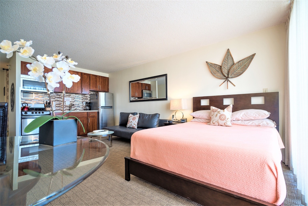 #1702 - The Palm Studio with Full Kitchen
