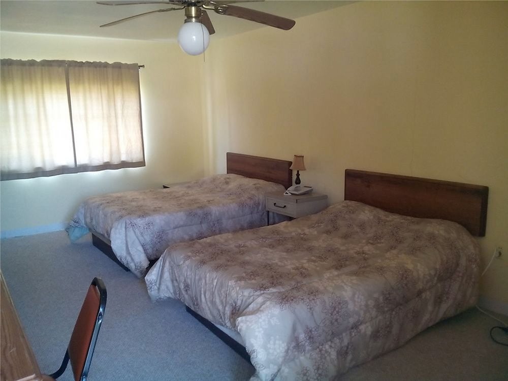 Standard Room, 2 Queen Beds photo 3