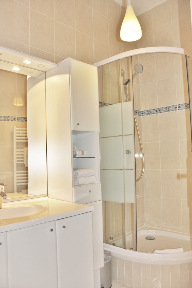 Family Apartment, 2 Bedrooms, Non Smoking, Kitchen - Photo 14