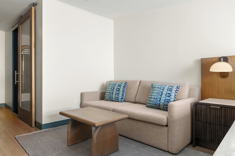 Room, 1 King Bed with Sofa bed, Ocean View photo 3
