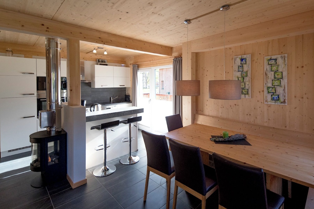 Chalet # 14a  mit 4 Schlafzimmern, IR-Sauna & Whirlpool