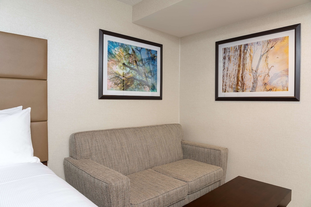Deluxe Room, 2 Queen Beds, Accessible, Bathtub (Mobility & Hearing) - Photo 5