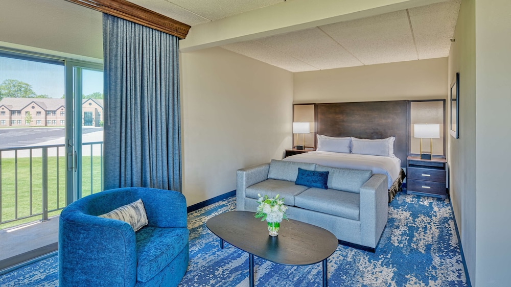 Deluxe Room, 1 King Bed with Sofa bed, Balcony, River View photo 2
