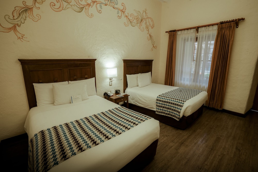 Twin Room, 2 Double Beds, Non Smoking (Colonial) photo 1