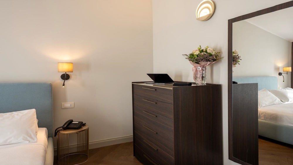 Junior Room, 1 Double Bed, Non Smoking - Photo 6