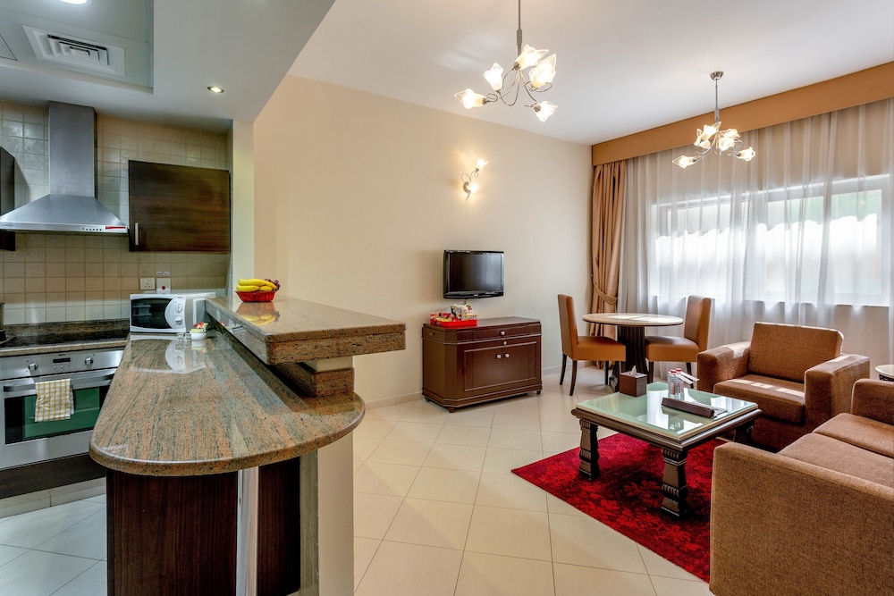 Superior One Bedroom Apartment - King Bed photo 3