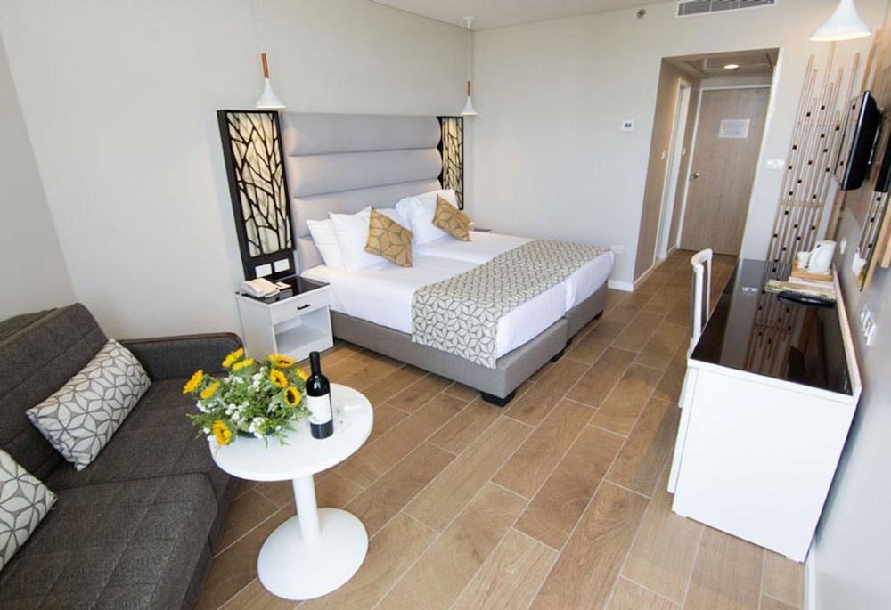 Hod Room with Balcony photo 2