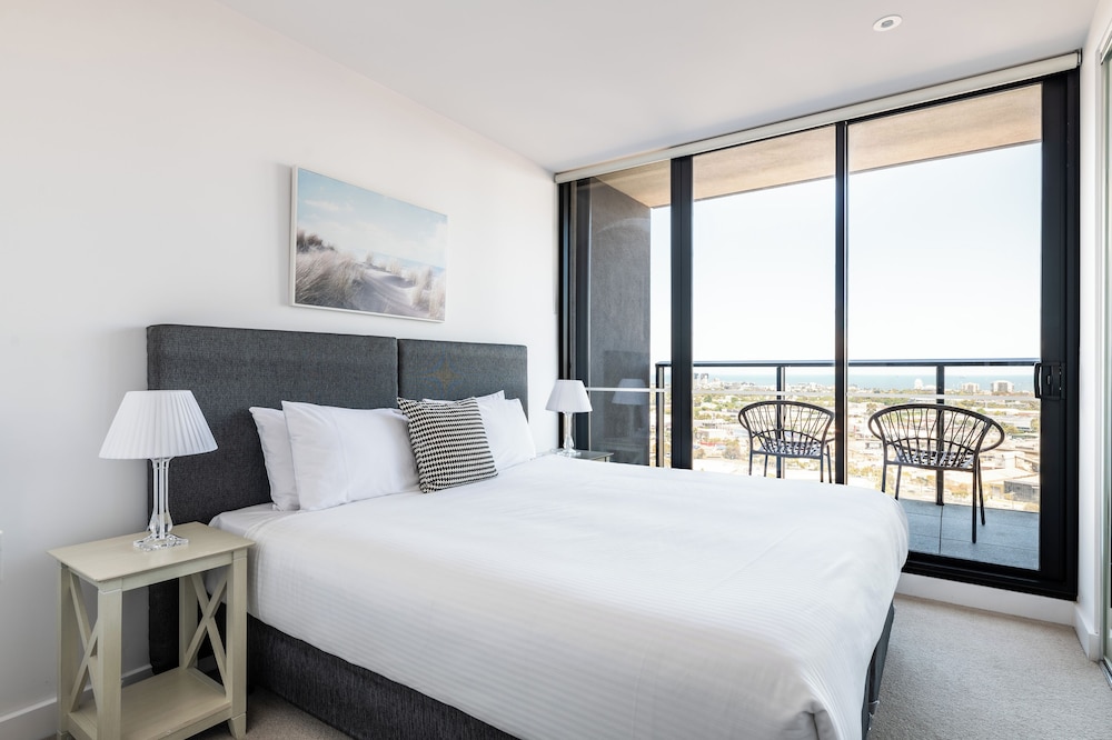 One-Bedroom Apartment + Study with Yarra Views photo 3