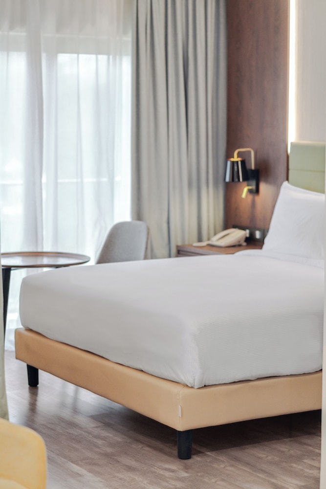 Room, 1 King Bed, Accessible - Photo 1