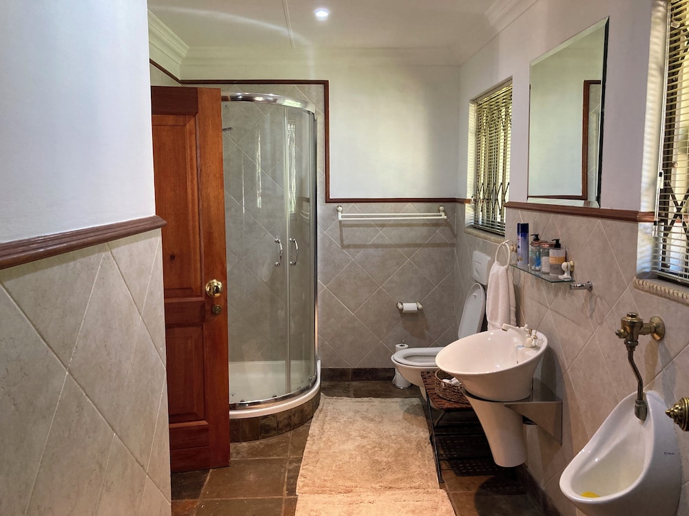 Deluxe Double or Twin Room, Private Bathroom, Pool View photo 3