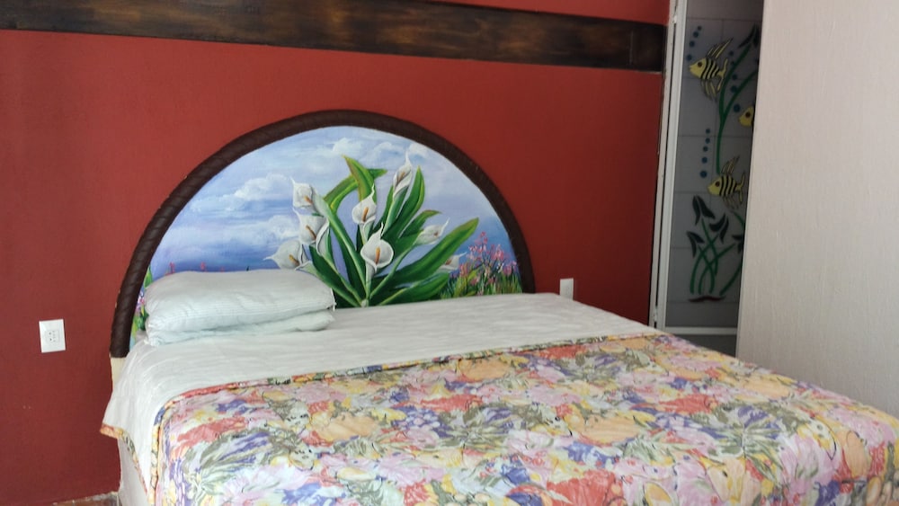 Standard Room, 1 King Bed, Partial Ocean View photo 1