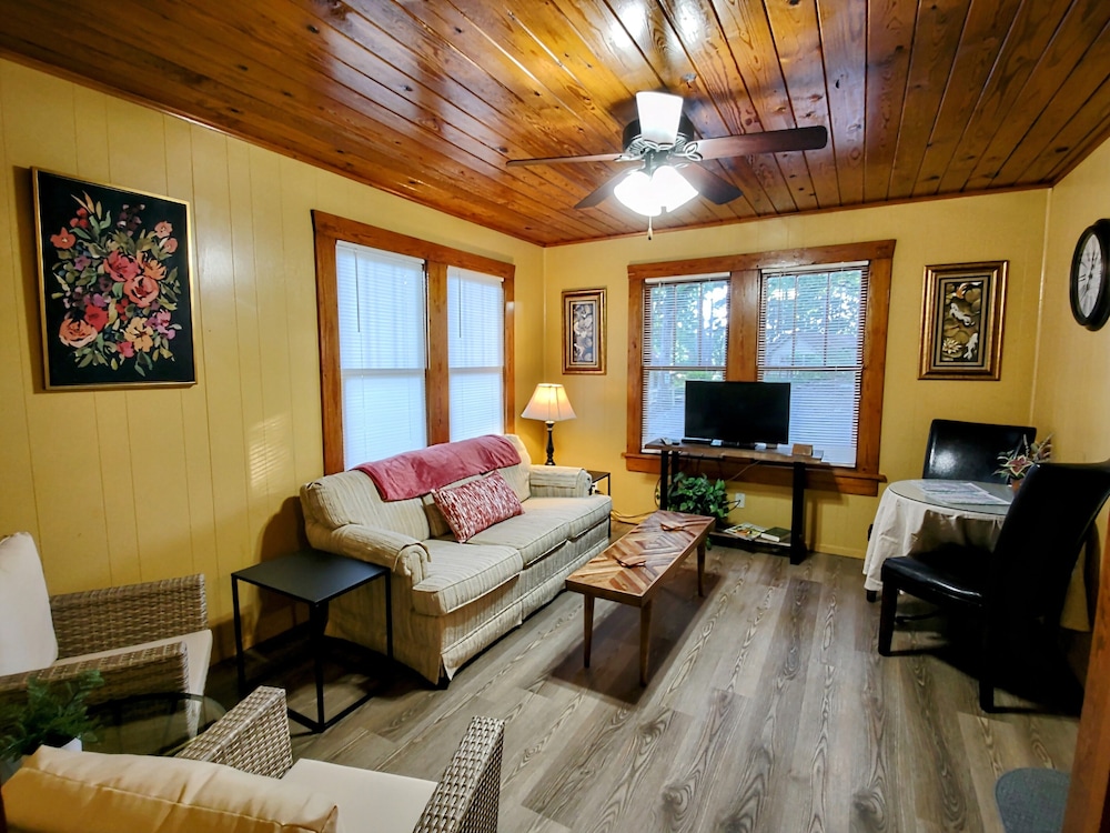 Cabin photo 2