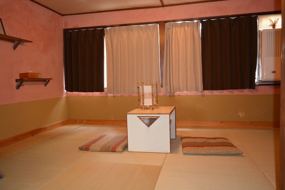 Room (Spring) photo 1