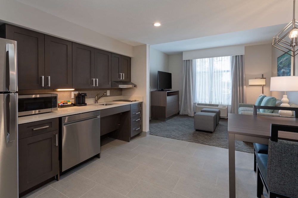 Suite, 1 King Bed, Accessible, Bathtub - Photo 1