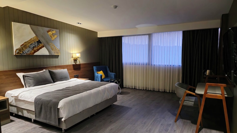 Deluxe Double Or Twin Room, Lake View photo 2