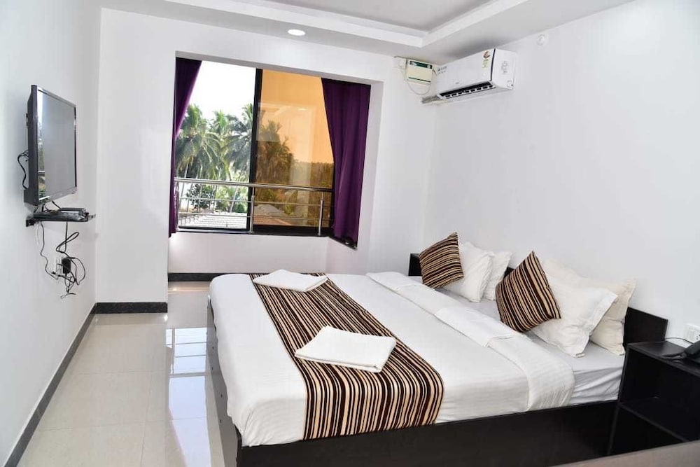 Deluxe Room, 1 Queen Bed