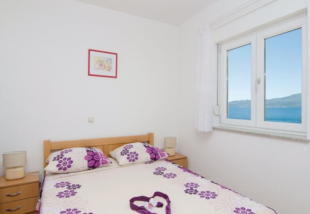 Apartment (Ljuba - in center & close to the beac)