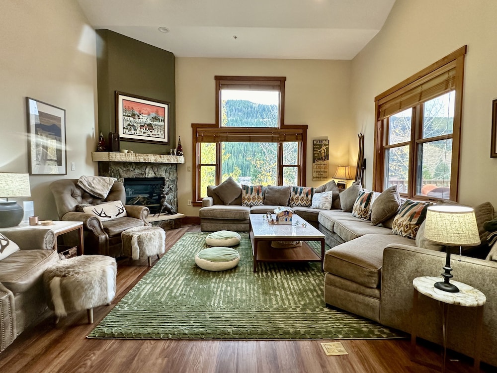 Condo, 3 Bedrooms