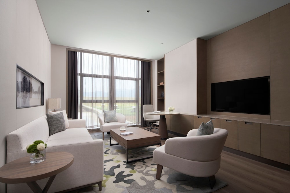 Club Suite, 1 Bedroom, River View - Photo 4