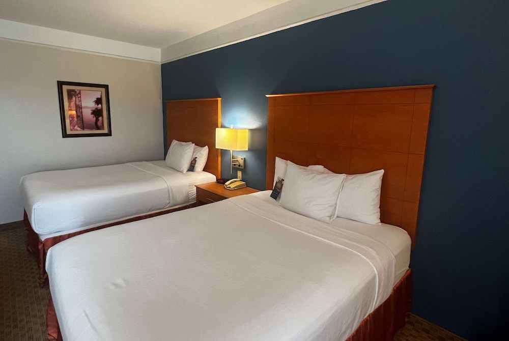 Room, 2 Queen Beds, Accessible, Non Smoking (Roll-In Shower) - Photo 8