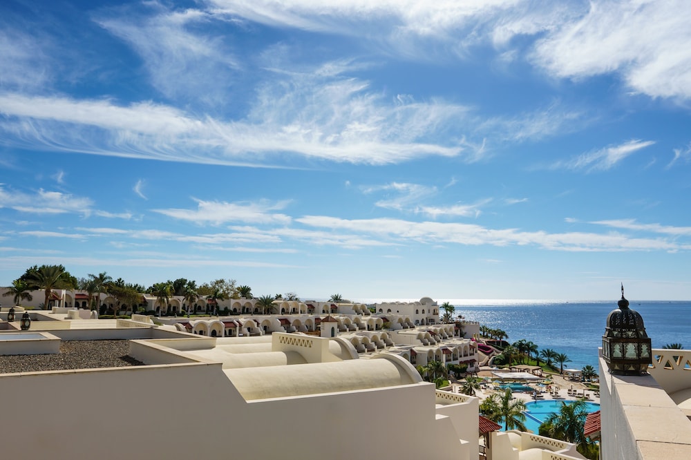 Deluxe Room, 1 Queen Bed, Sea View, Ground Floor