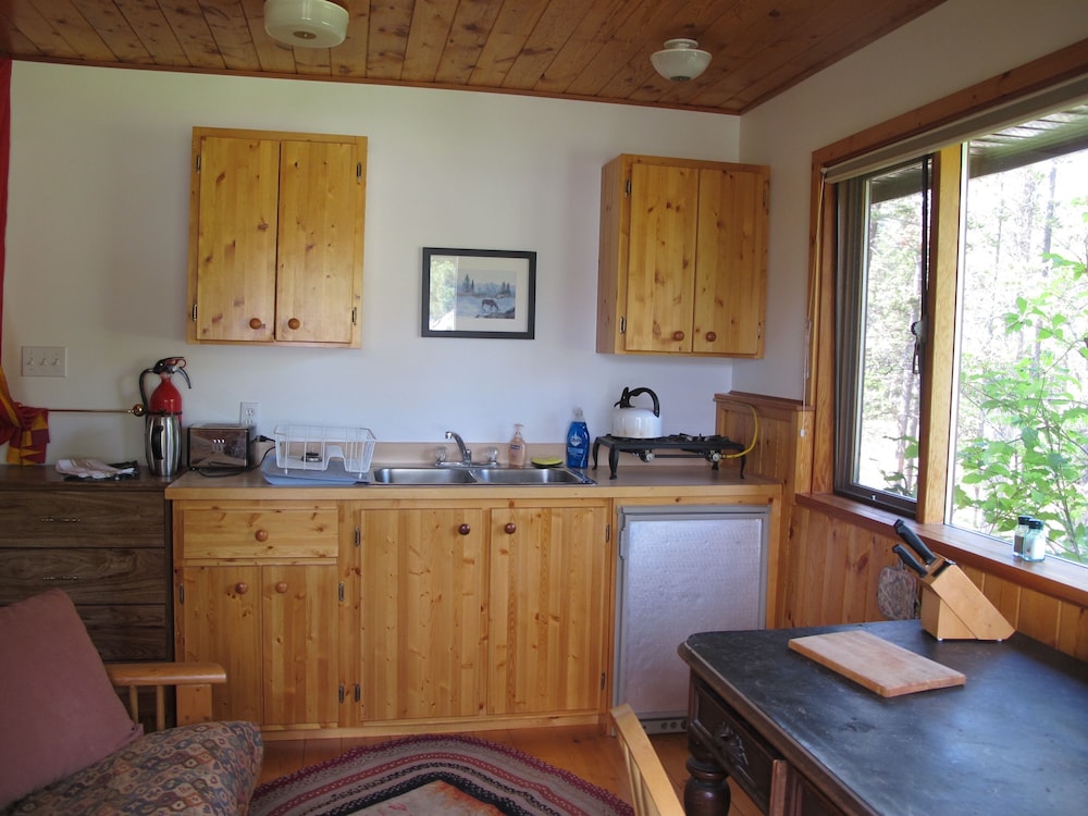 Basic Double Or Twin Room, Shared Bathroom, Mountain View photo 3