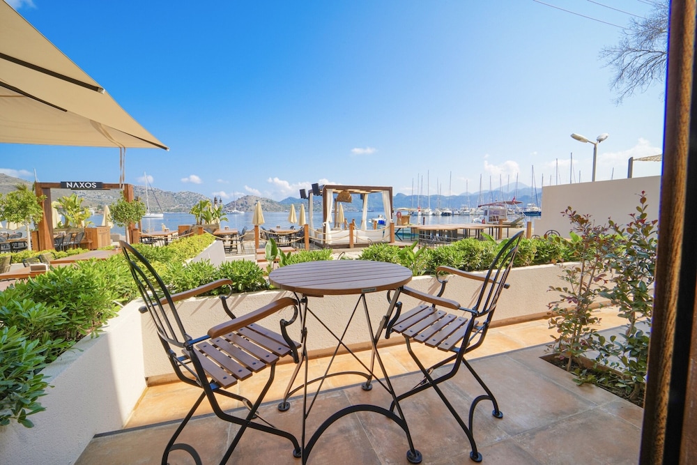 Deluxe Room, 1 Bedroom, Sea View, Beachfront