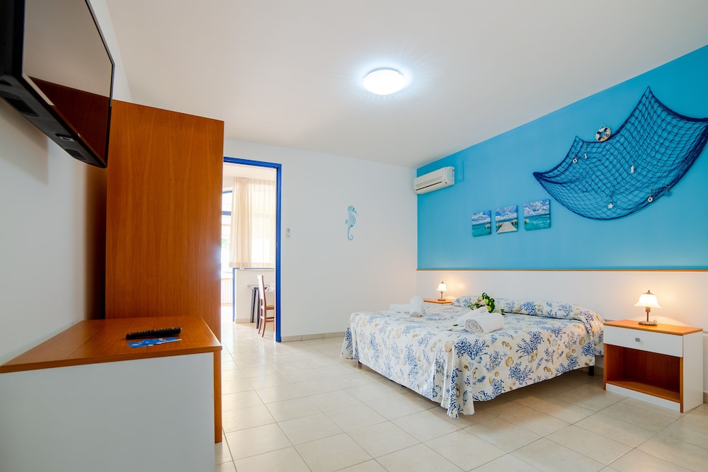 Panoramic Apartment, 1 Bedroom, Kitchen, Sea Facing photo 3