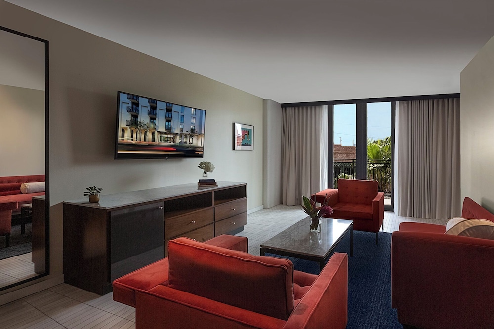 One Bedroom Balcony King Suite - Photo 1