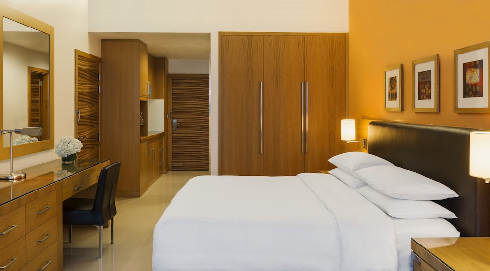 Classic Room, 1 King Bed, Non Smoking - Complimentary Shuttle Service to Dubai Mall and Kite Beach — photo 6