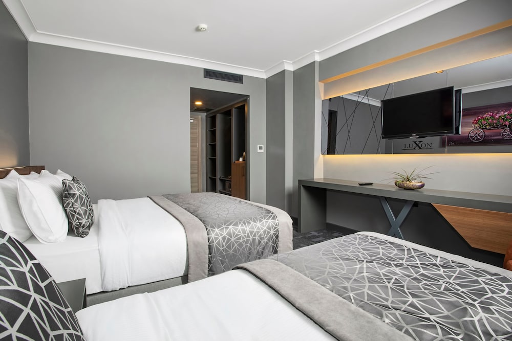 Standard Double or Twin Room - Photo 8