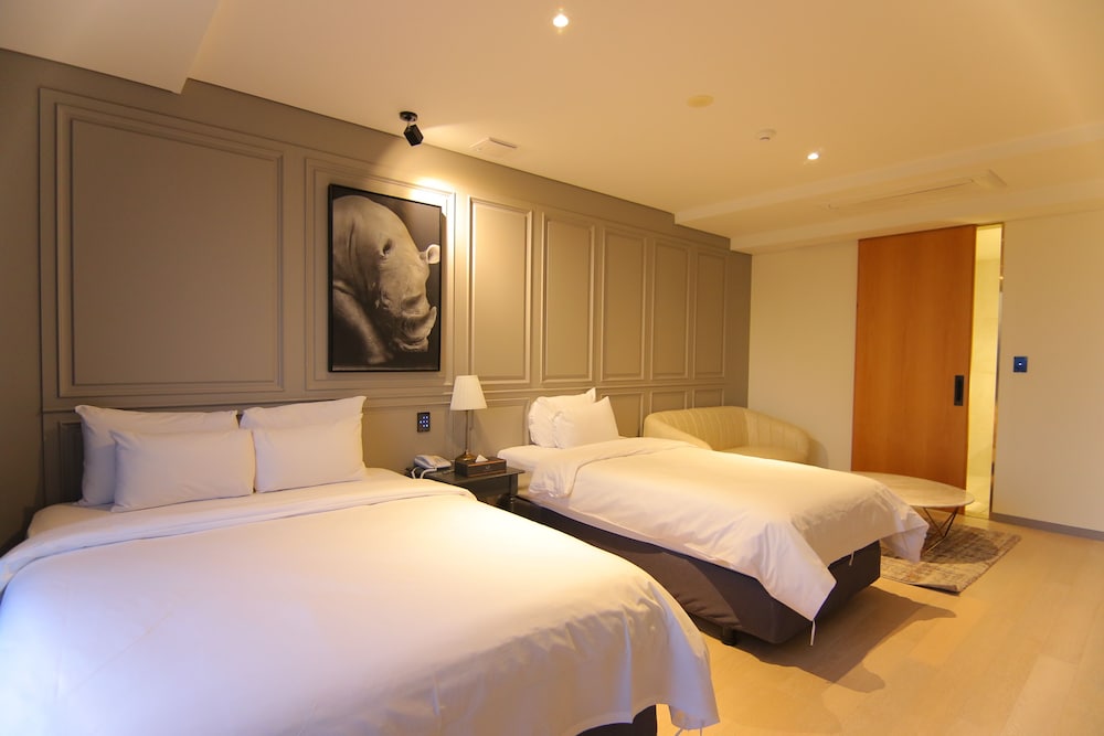 Standard Twin Room - Photo 7