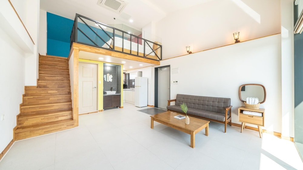 Basic Room, 1 Bedroom (red 3) - Photo 3