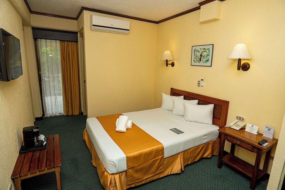 Standard Room, 1 Double Bed, Non Smoking - Photo 1