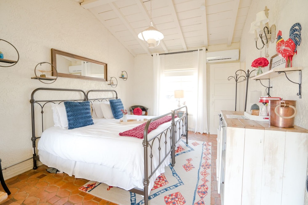 Comfort Room, 1 King Bed photo 2
