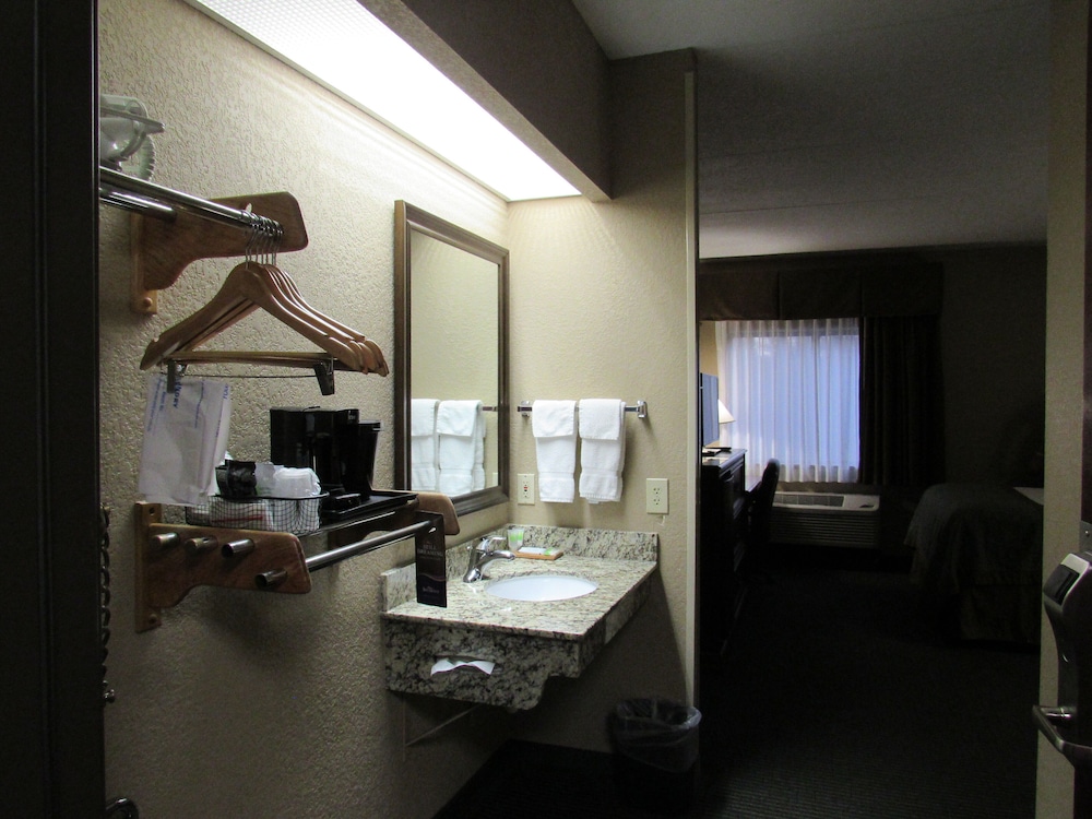 Room, 1 Queen Bed, Mobility Accessible