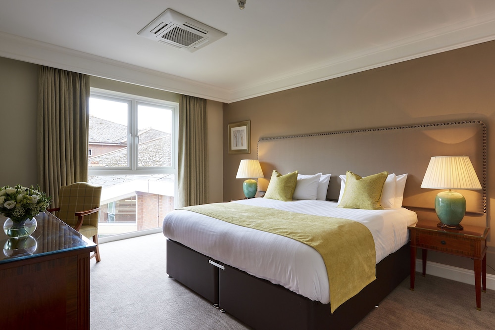 Deluxe Suite (1 King bed & 1 sofa bed) photo 2