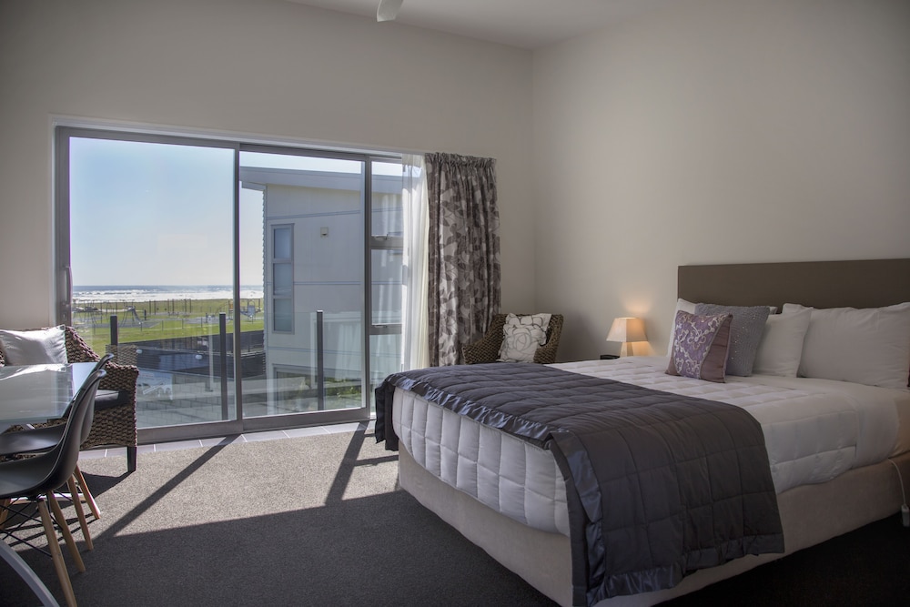 Executive Studio Suite, 1 Queen Bed, Sea View photo 2