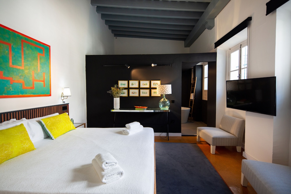 Deluxe Double or Twin Room, Bathtub