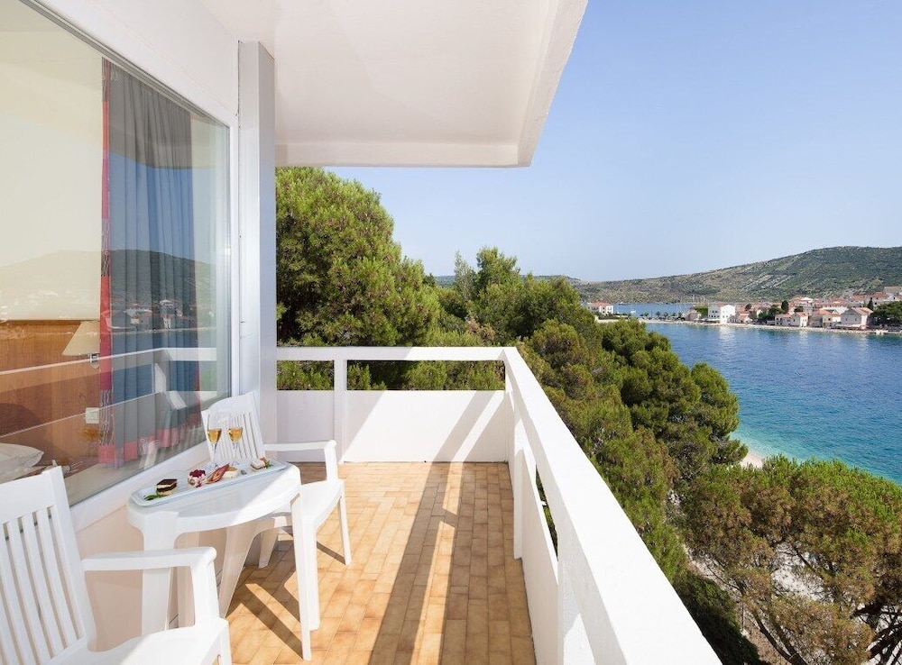 Family Room, Balcony, Sea View photo 3