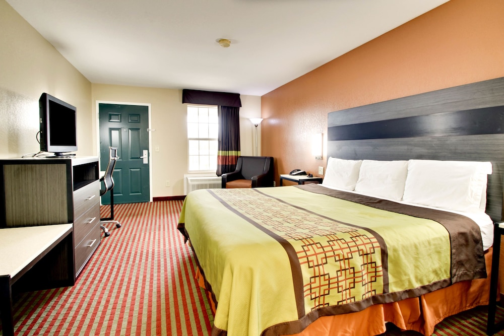 Standard Room, 1 King Bed, Non Smoking - Photo 3
