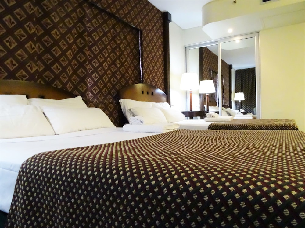 Family Room, 2 Queen Beds photo 3