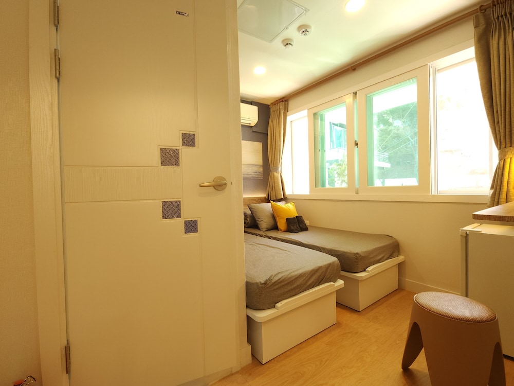Twin Room - Photo 9
