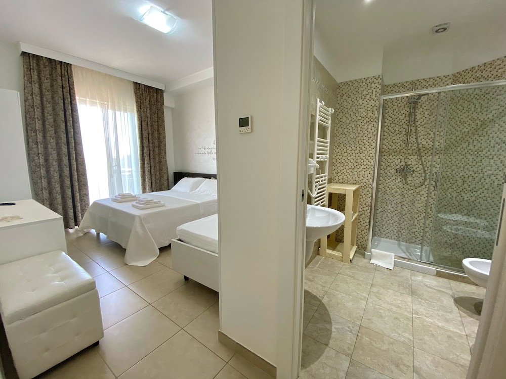 Basic Triple Room photo 1